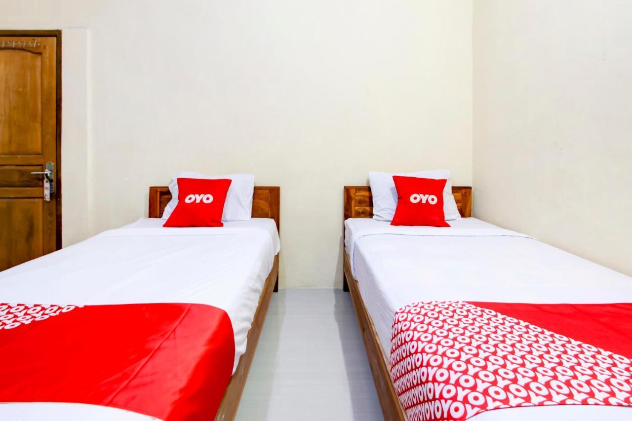 Oyo 3500 D'Chandra Family Syariah Hotel Lamongan Екстериор снимка